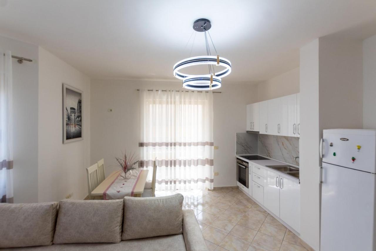 Spacious 2 Bedroom Apartment In Durres Beach Exteriör bild