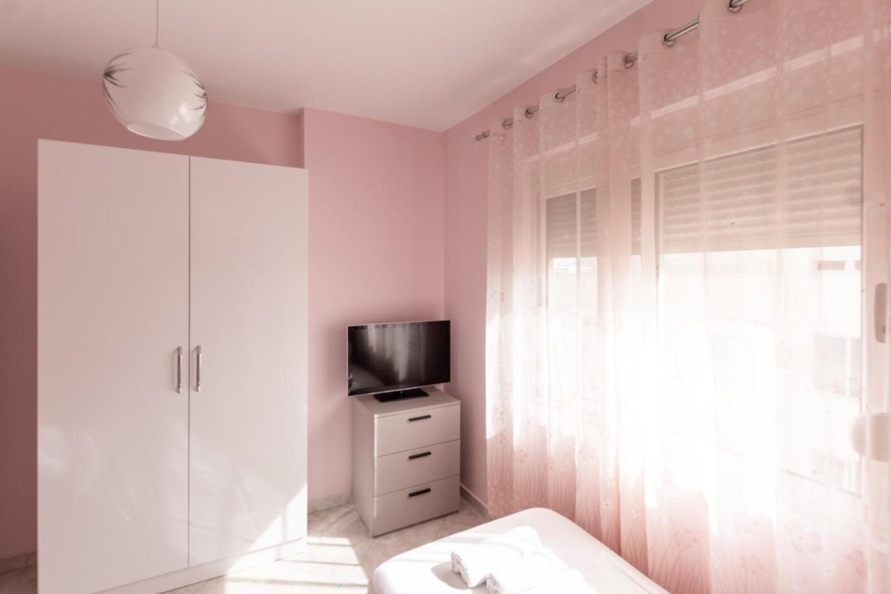 Spacious 2 Bedroom Apartment In Durres Beach Exteriör bild