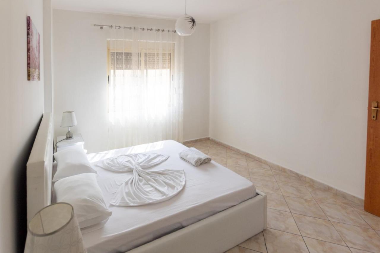 Spacious 2 Bedroom Apartment In Durres Beach Exteriör bild