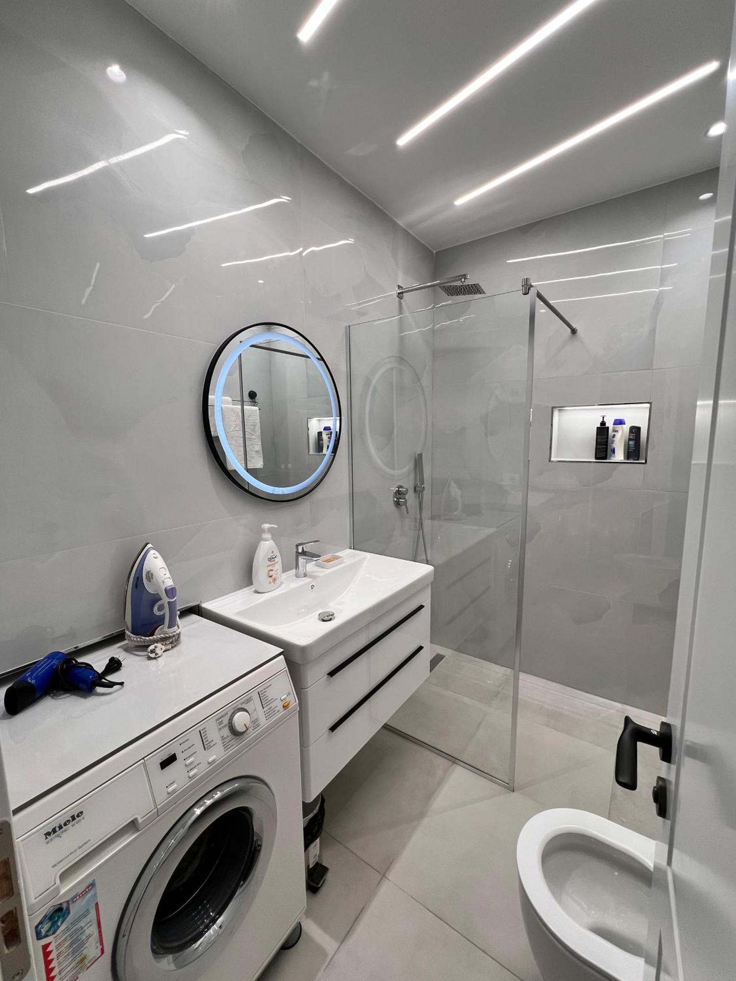 Spacious 2 Bedroom Apartment In Durres Beach Exteriör bild